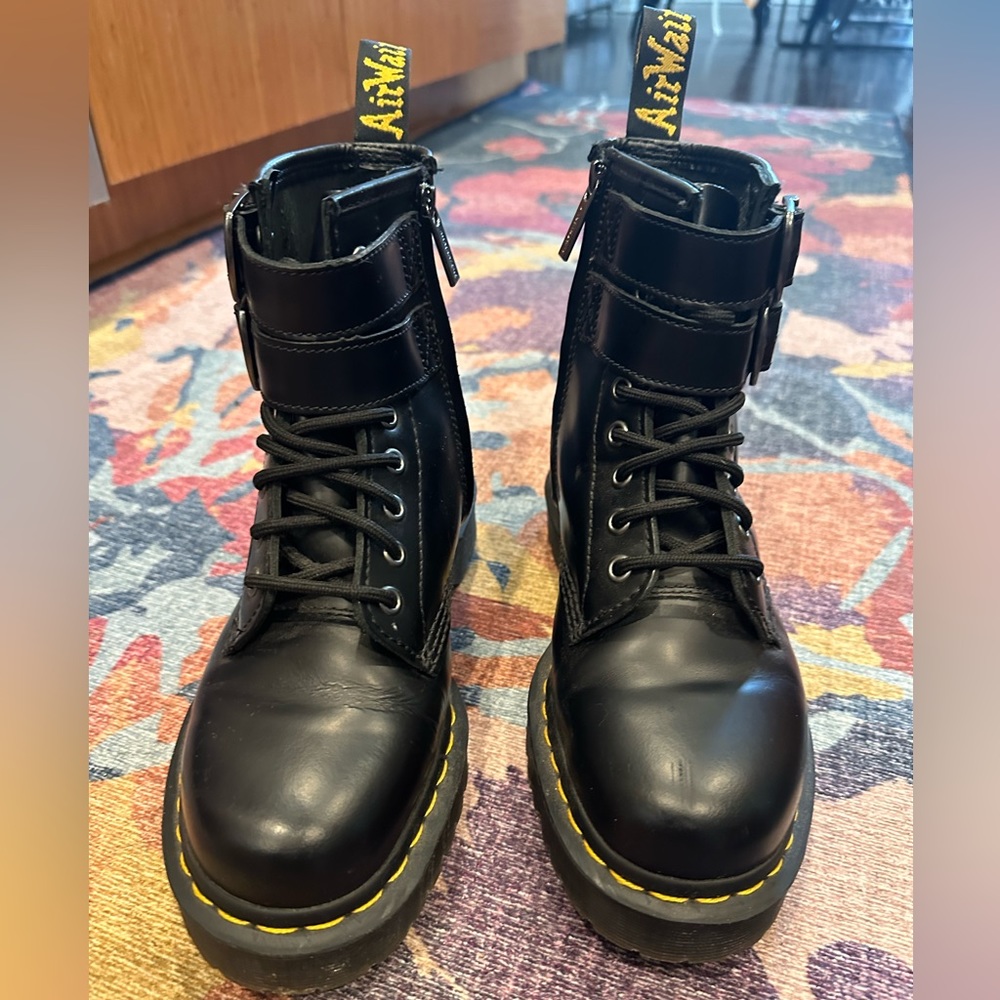 Genuine Doc Marten combat boots, size 39 euro. Excellent condition!